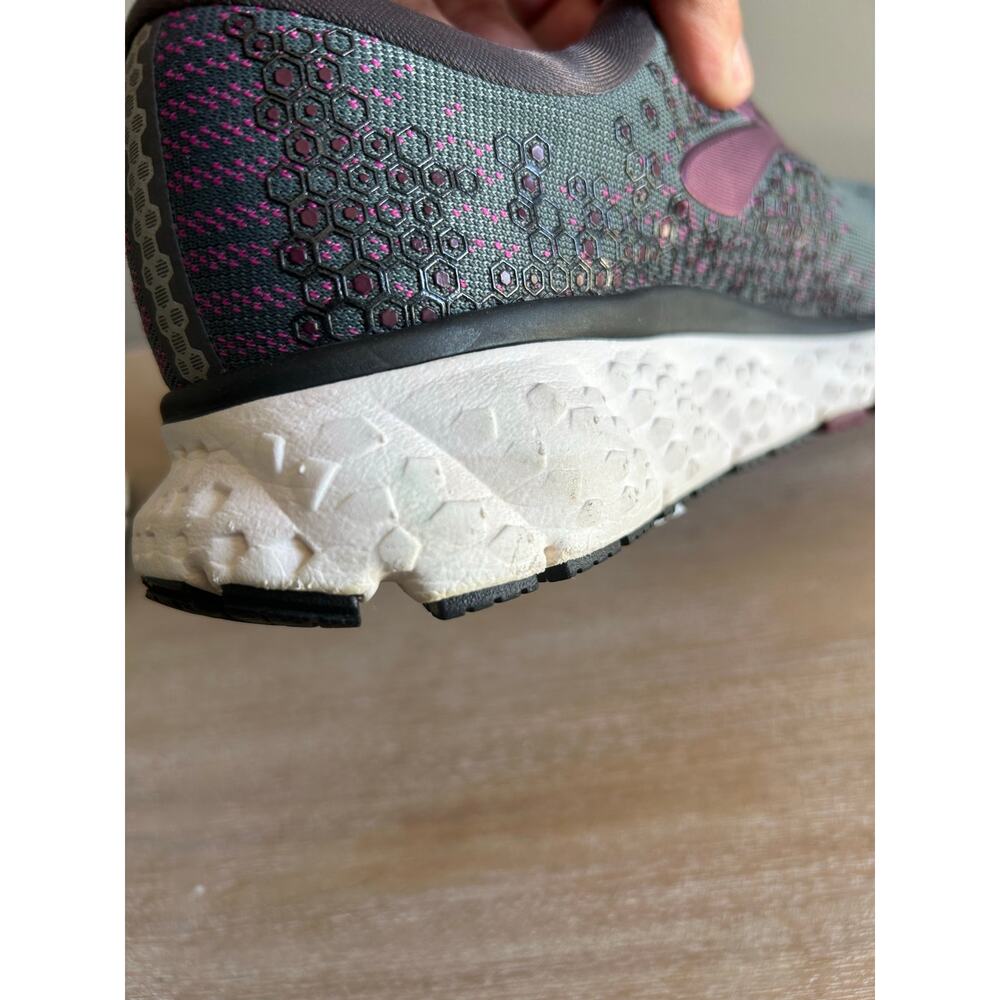 Brooks women’s running shoes size 8 - Picture 7 of 12
